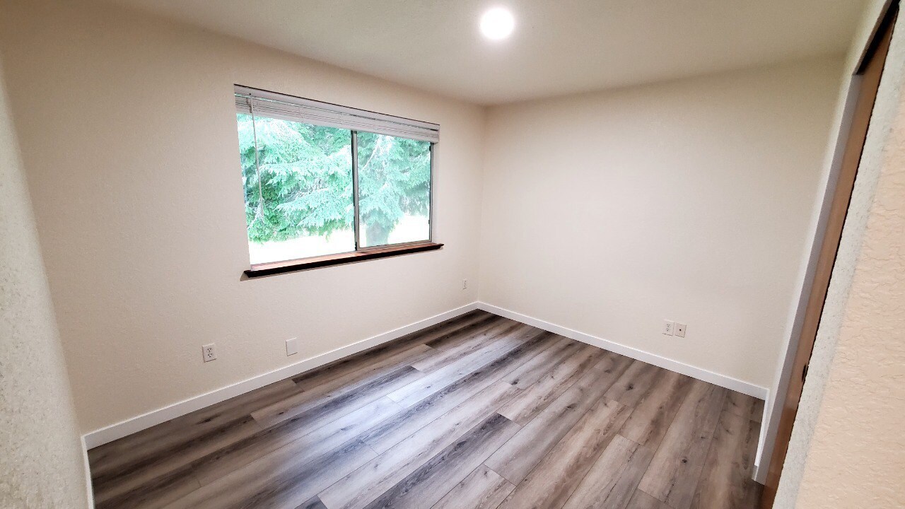 Building Photo - 821 Kaiser Rd NW