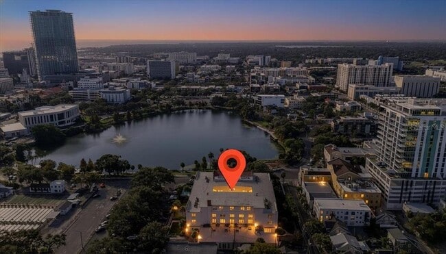 Building Photo - 701 Mirror Lake Dr N