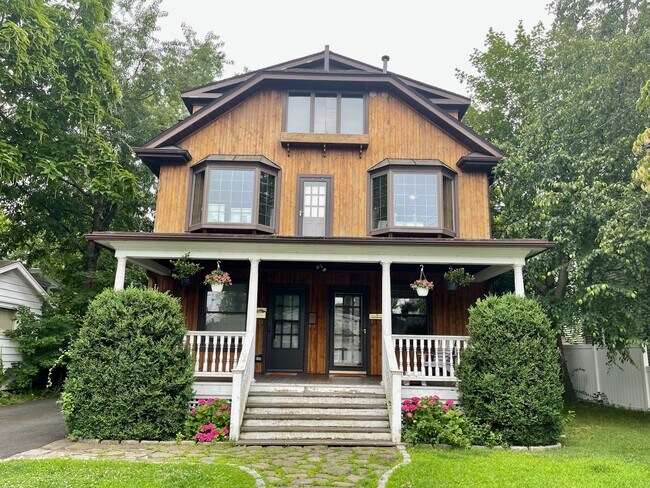 Building Photo - 33 Douglas Ave