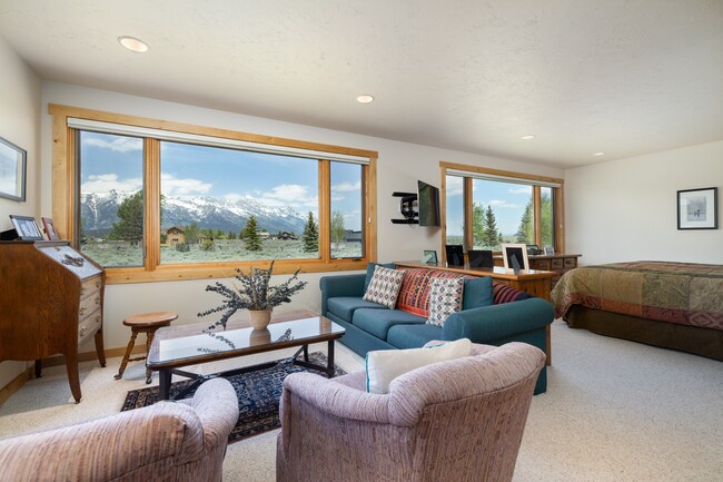 Building Photo - 8225 N Spring Gulch Rd