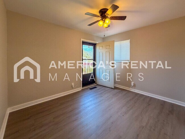 Building Photo - Updated Home for Rent in Birmingham, AL - Just minutes from Oxmoor Road!