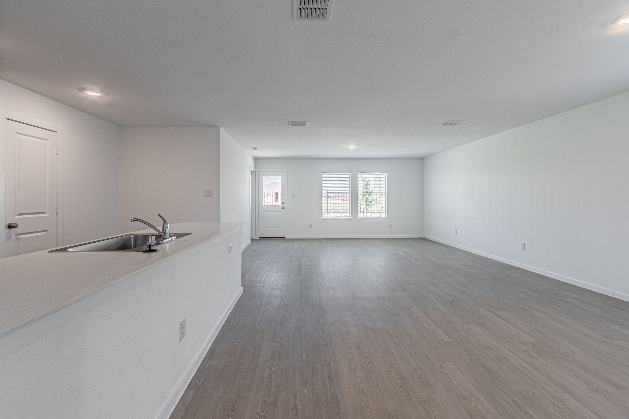 Spacious Family Room - 1932 Ventasso Blvd