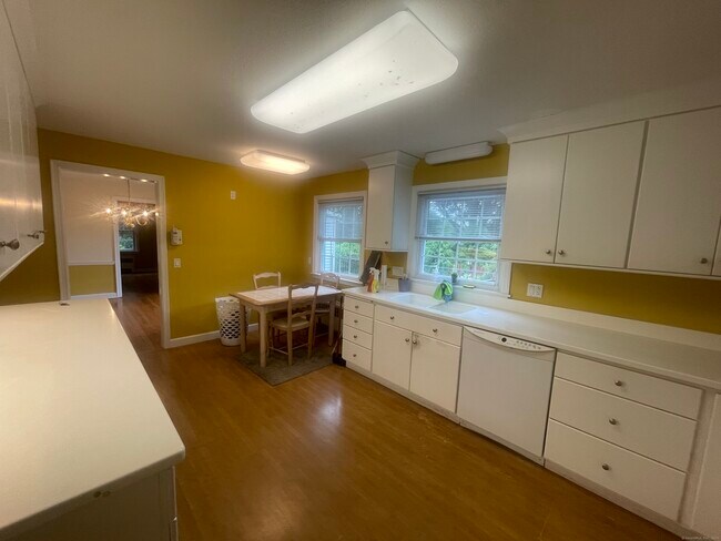 Building Photo - 20 Broadfield Rd