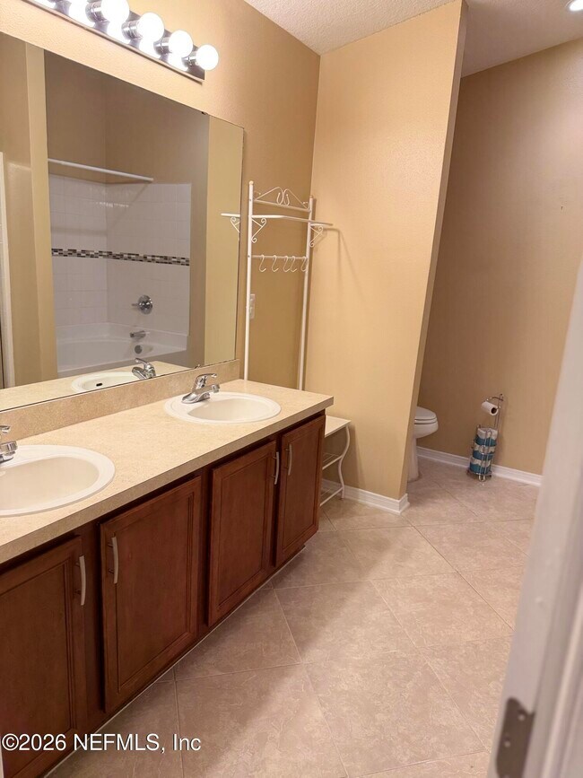 Building Photo - 5925 Round Table Rd