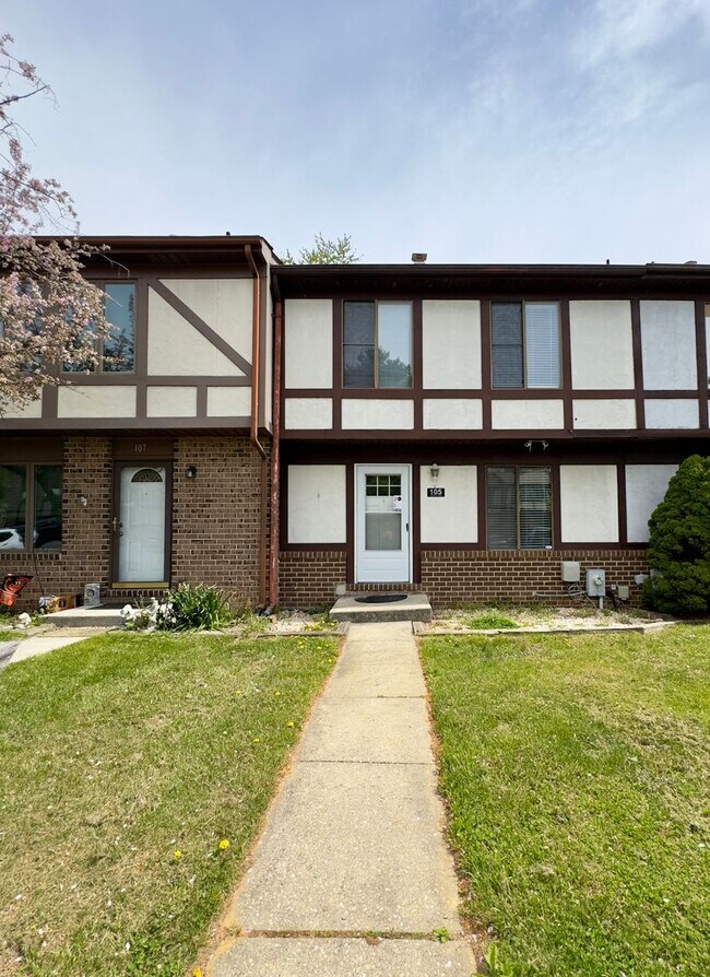 Building Photo - Charming 3 Bedroom/2 Full Bath/2 Half Bath Townhome in Parkville, MD!