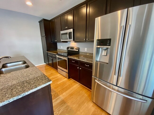 Building Photo - Spacious Condo - Waterfront Community - Av...