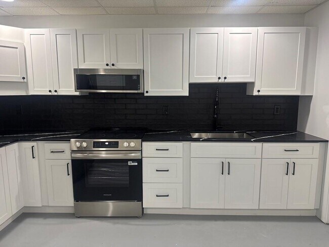 Building Photo - 1925 Heatherton Rd