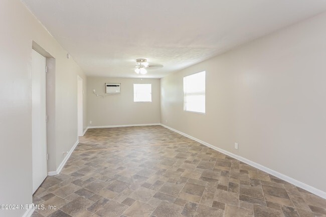 Building Photo - 4653 Haldis Ave