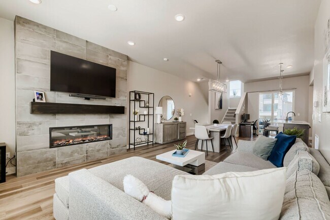 Building Photo - Modern Central Park Townhome with Rooftop Mountain Views