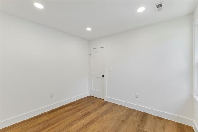 Building Photo - 803 Dupree St