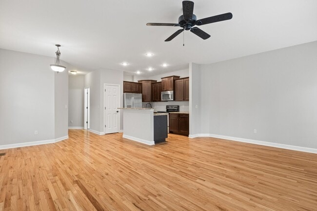Building Photo - Spacious Home near Downtown Apex!