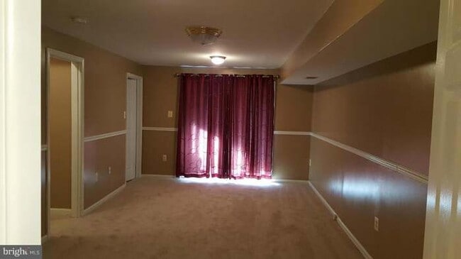 Building Photo - 8903 Rosewood Way