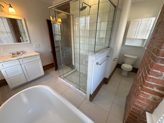 Building Photo - 138 E Lincoln St