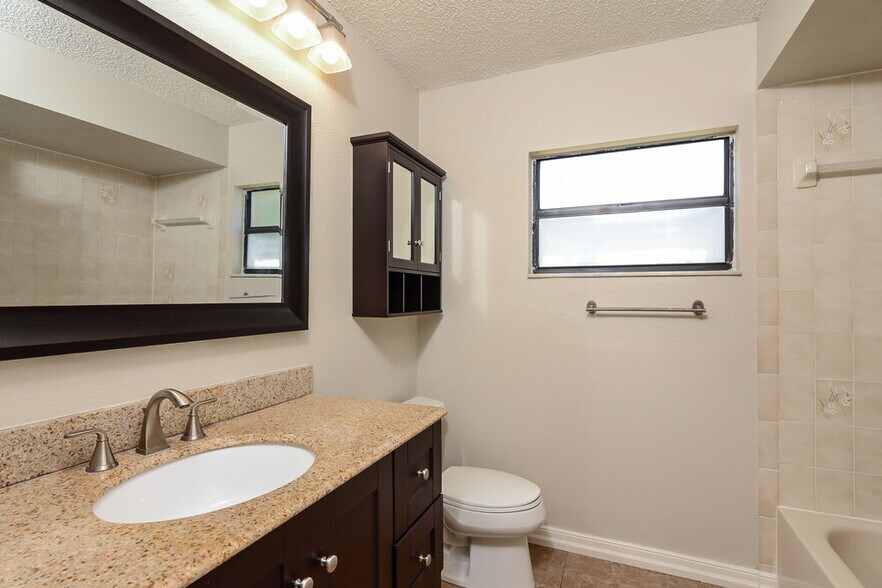 Building Photo - 4243 Tall Oak Ln