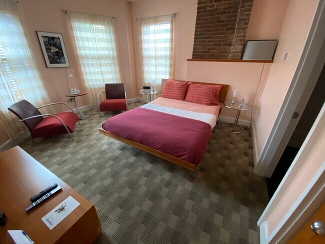 Building Photo - 116 W Newton St