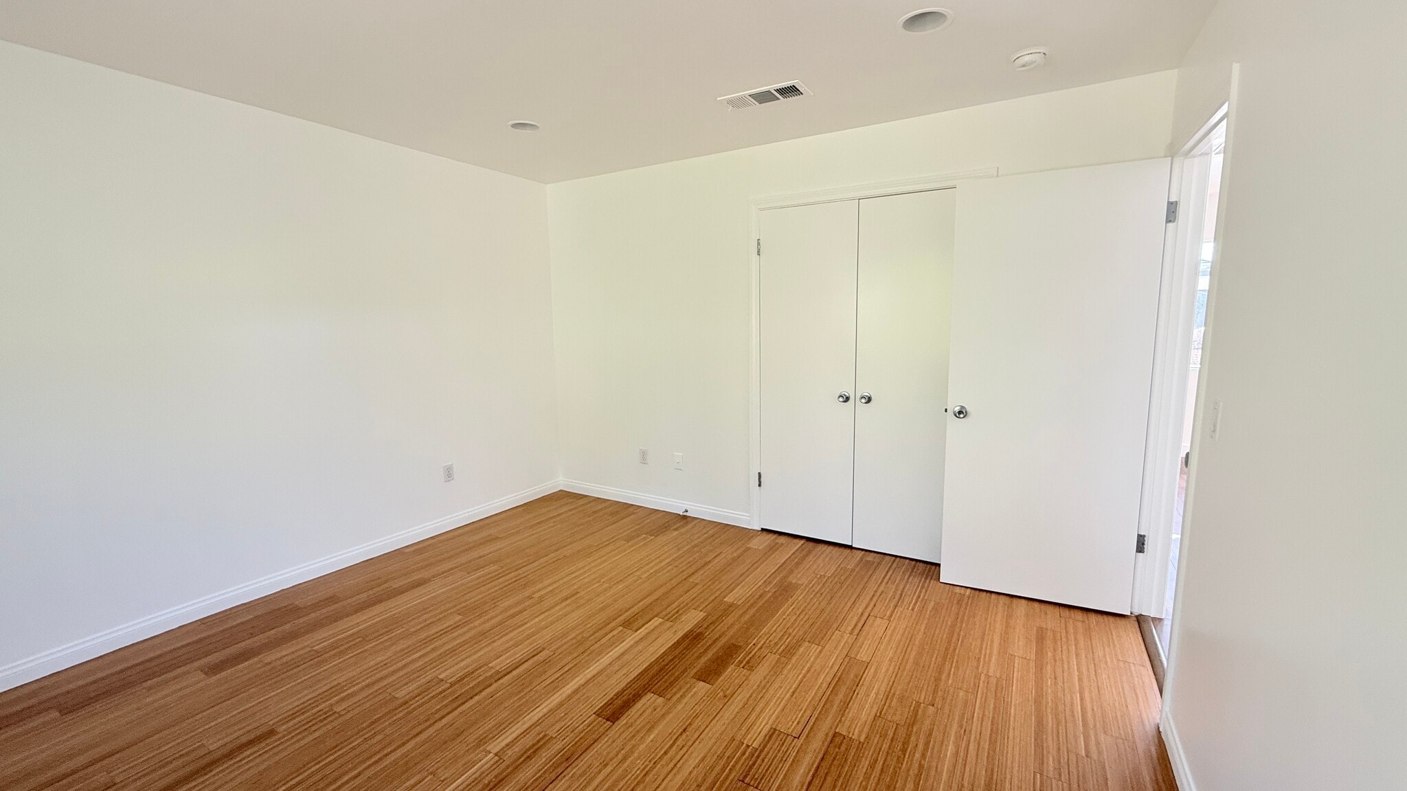 Building Photo - 11141 Greenlawn Ave