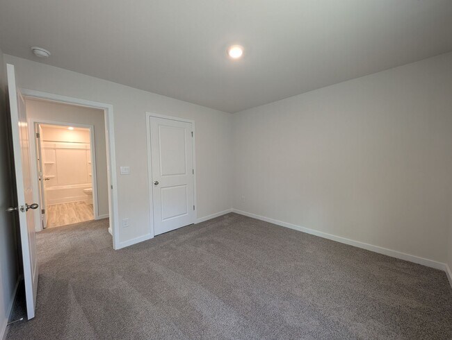 Building Photo - Beautiful New Build Home located in the Cardinal Creek Community!