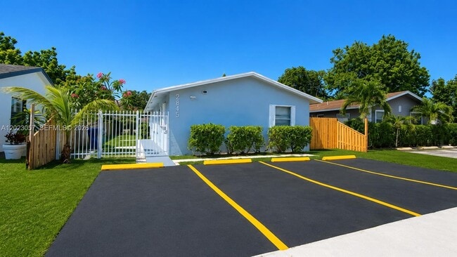 Building Photo - 2845 NW 13th Ct