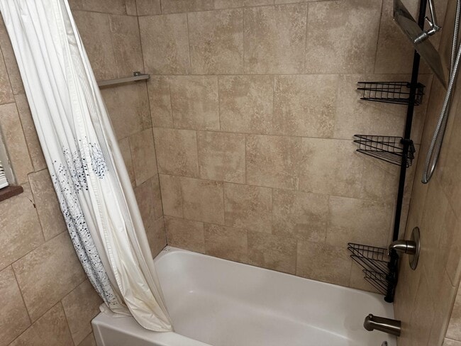 Building Photo - 608 Montrose Ave