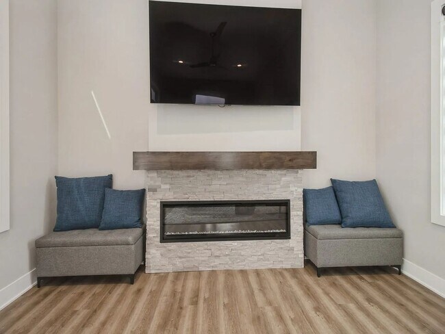 Building Photo - Luxurious 3-Bedroom, 2-Bathroom Townhouse – Des Moines