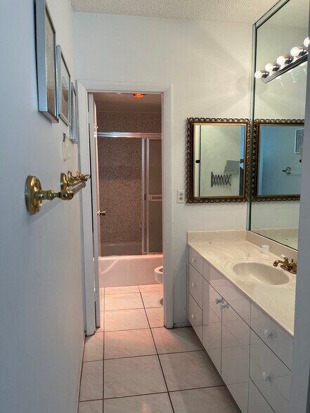 Building Photo - 1965 S Ocean Dr