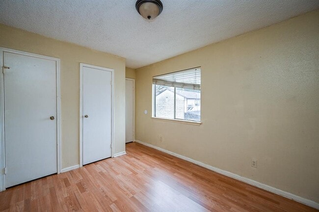 Building Photo - 12300 Brookglade Cir