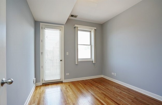 Building Photo - 815 S Western Ave