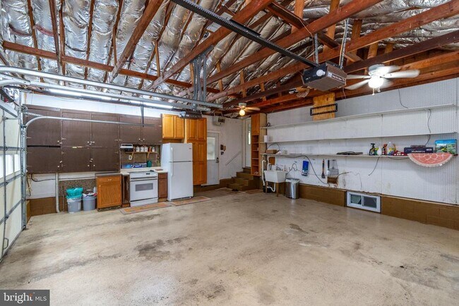Building Photo - 230 Jacobs Creek Rd