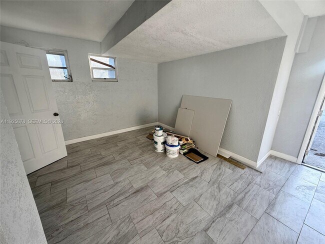 Building Photo - 1132 NW 30th Ave