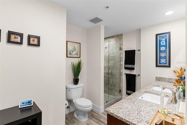 Building Photo - 1208 E Kennedy Blvd