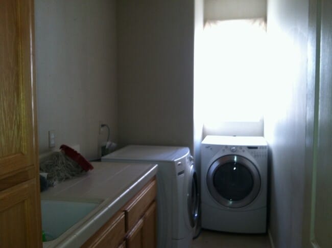 Building Photo - Spacious Two Story Home For Rent