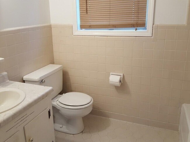 Building Photo - 6248 Brightwood Dr