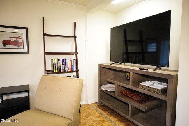 Building Photo - 10 Newark St