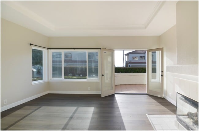 Building Photo - Tennis Villas 2 Bedroom Condo!