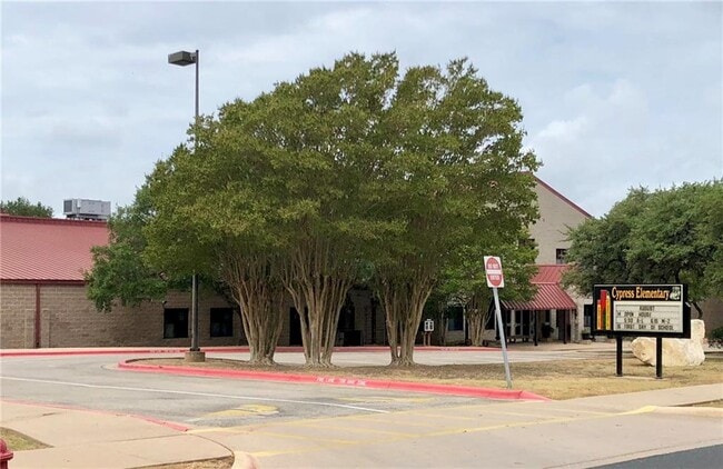 Building Photo - 1321 Piney Creek Ln