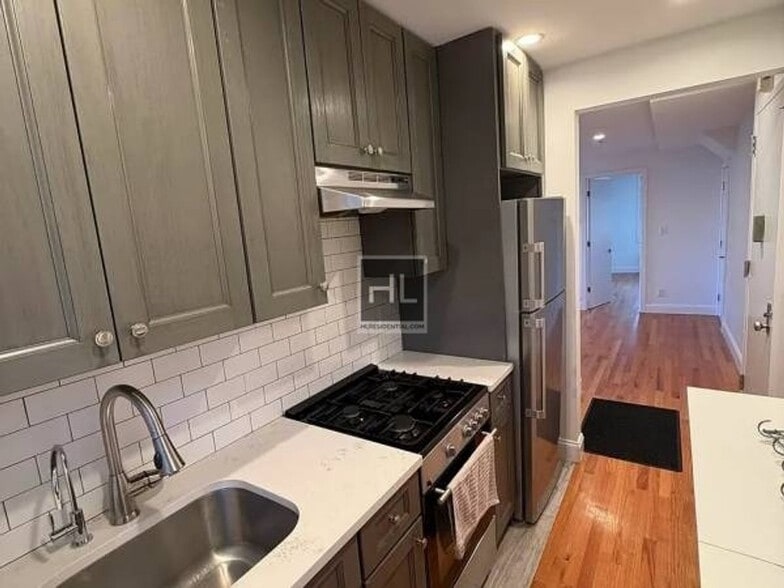 Building Photo - 73 STREET