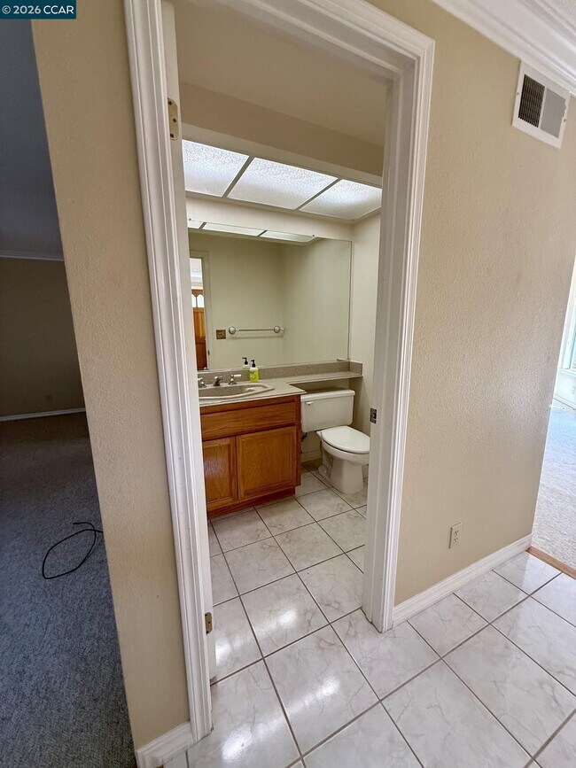 Building Photo - 365 Bellflower Dr