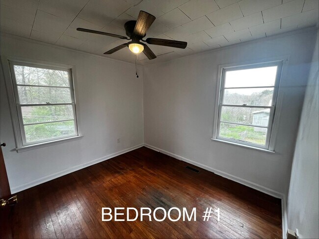 Building Photo - 1033 W 33rd St