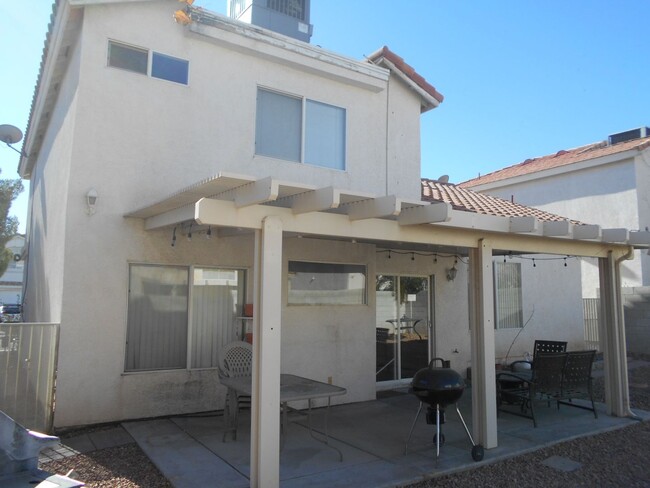 Building Photo - Charming Two-Story Home