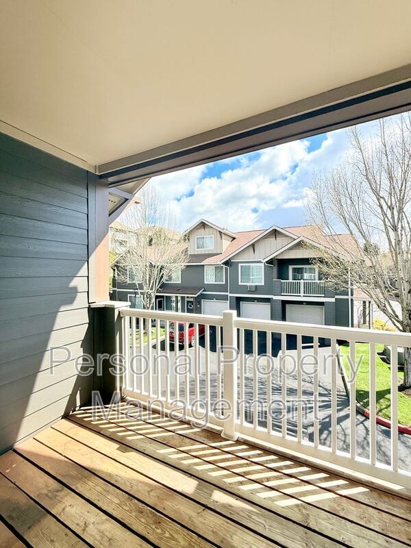 Building Photo - 10800 SE 17th Cir