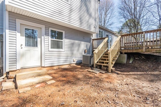 Building Photo - 210 Littlewick Way