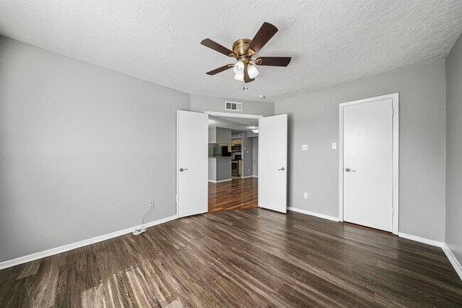 Building Photo - 10555 Turtlewood Ct