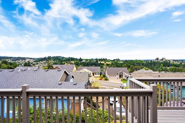 Building Photo - Spacious 4 bed, 3 bath home with sprawling views in West Salem