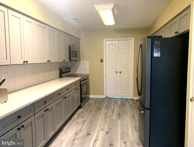 Building Photo - 204 Clover Hill Ct