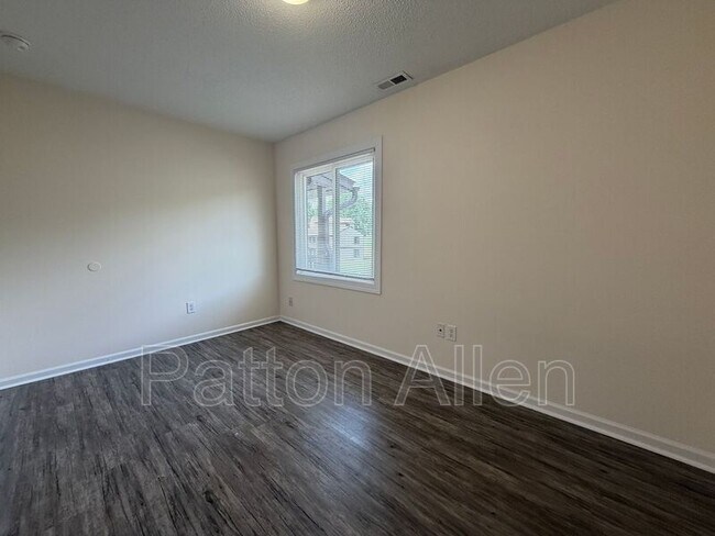 Building Photo - 20 Dawnwood Cir