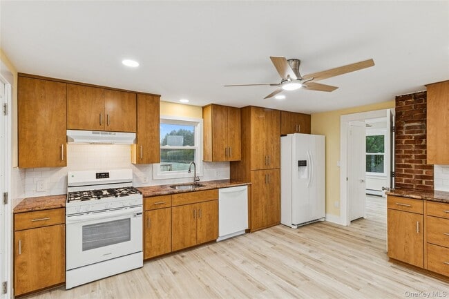 Building Photo - 17425 County Rd 48