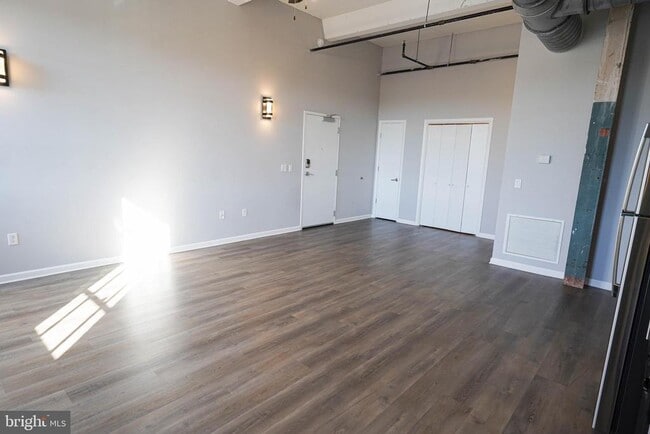 Building Photo - 218 W Main St