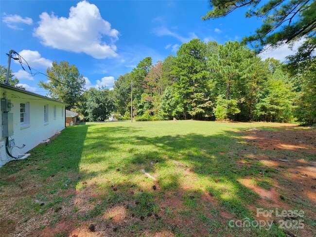Building Photo - 204 Long Creek Rd