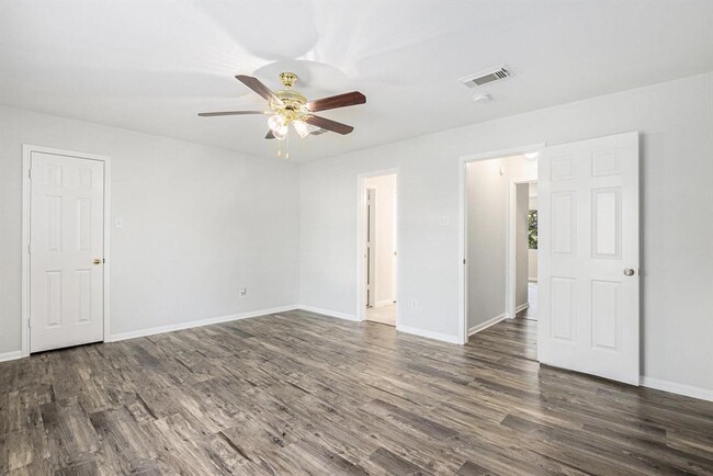 Building Photo - 907 Hinsdale