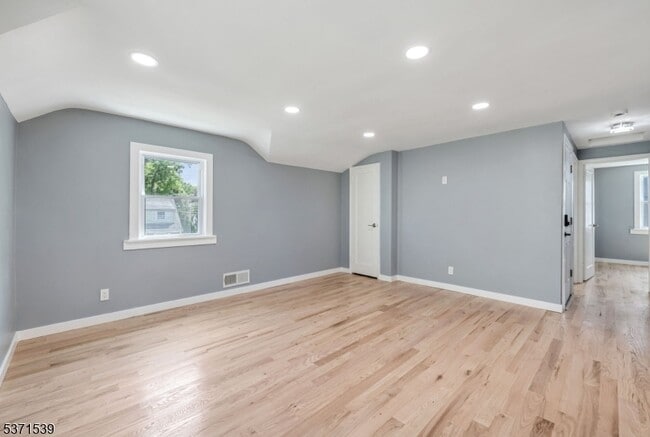 Building Photo - 47 Ekings Ave